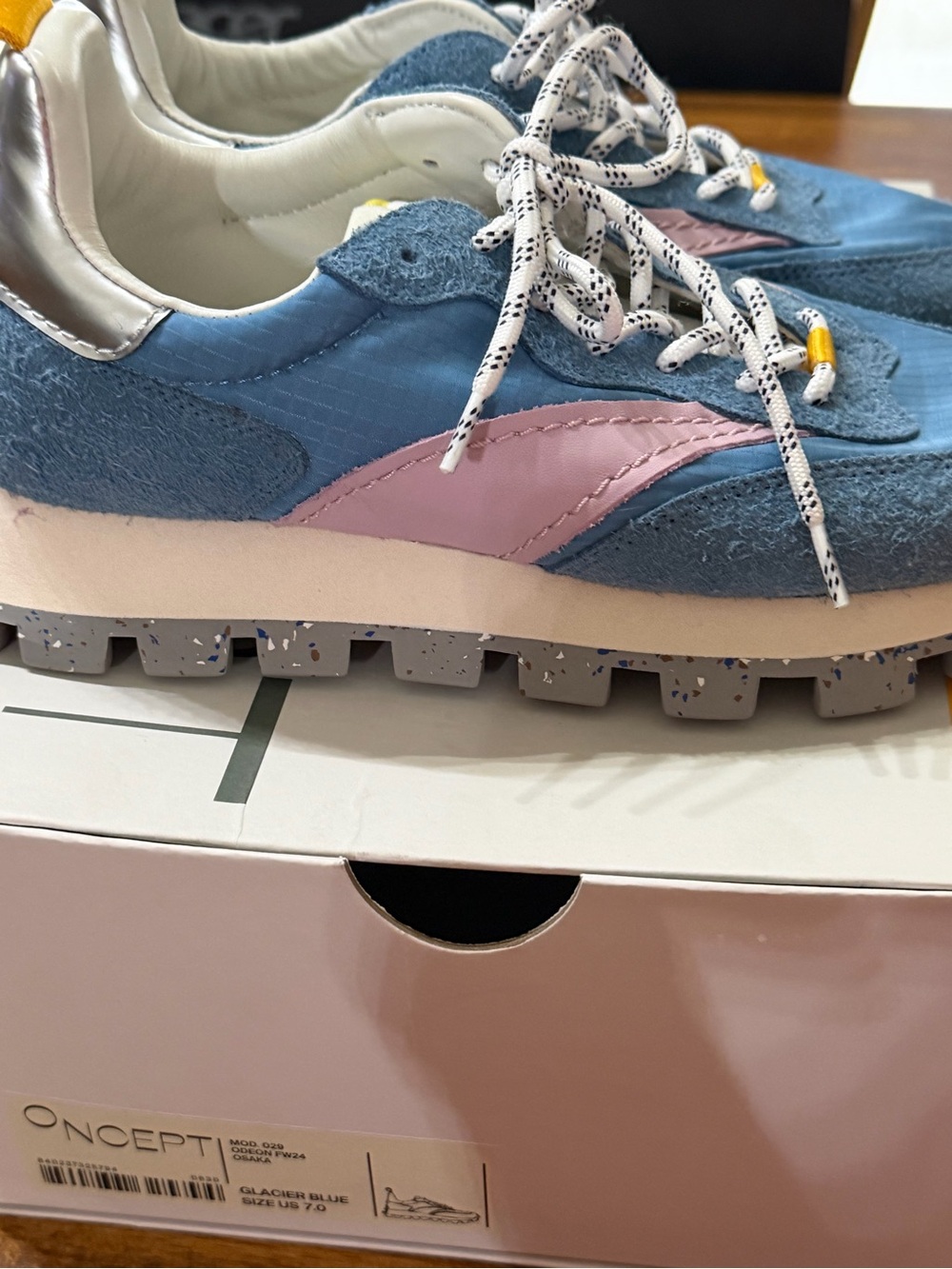 Women’s Blue & Pink Casual Runner Sneakers - Picture 8 of 8